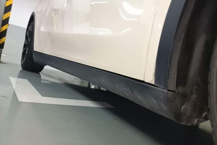 Used Tesla Model Y 2022 Revised Version Rear-Wheel Drive Right Side Sill