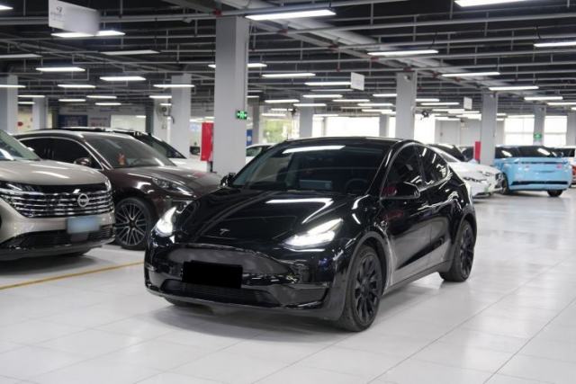 Used Tesla Model Y 2023 Long-Range All-Wheel-Drive Version