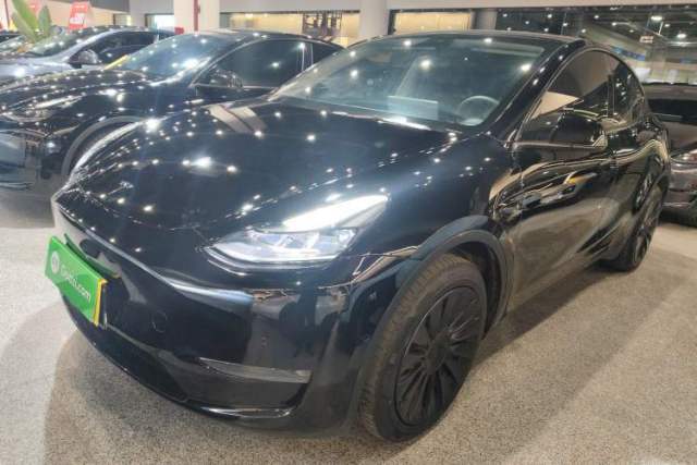 Used Tesla Model Y 2023 Long-Range All-Wheel-Drive Version