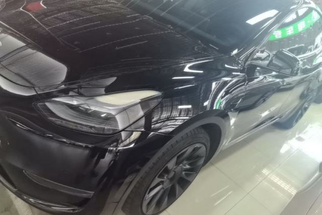 Ojetý Tesla Model Y 2023 Long-Range All-Wheel-Drive Version