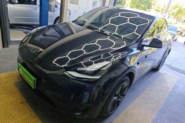 Ojetý Tesla Model Y 2023 Rear-Wheel-Drive Version