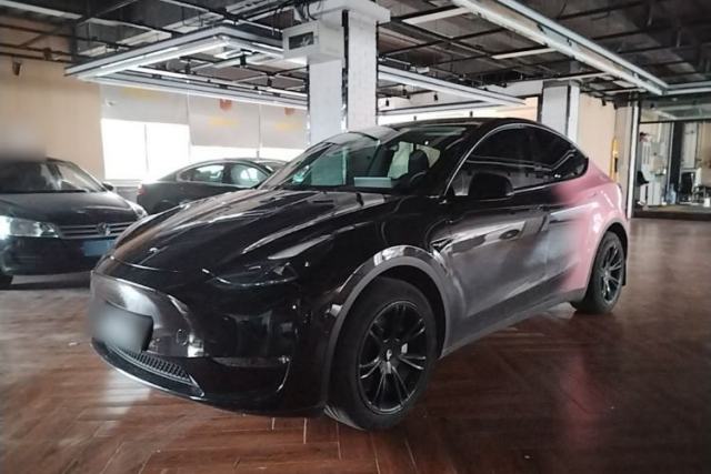 Used Tesla Model Y 2023 Long-Range All-Wheel-Drive Version