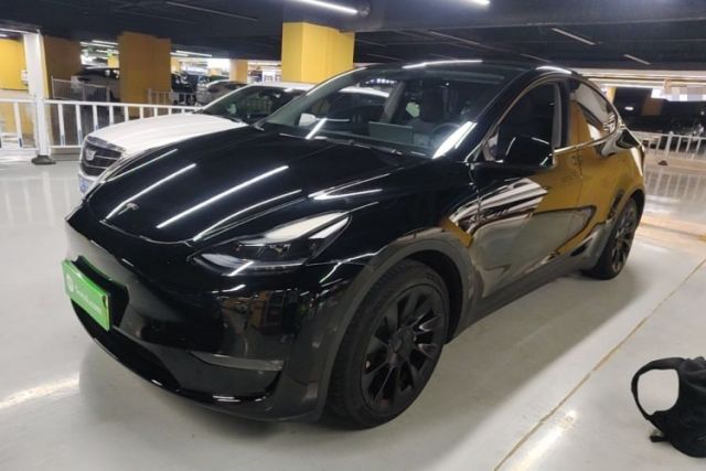 Used Tesla Model Y 2023 Long-Range All-Wheel-Drive Version