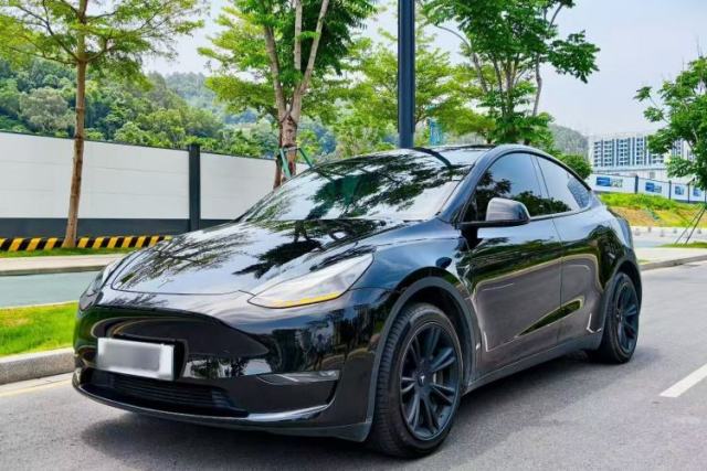 Used Tesla Model Y 2023 Long-Range All-Wheel-Drive Version