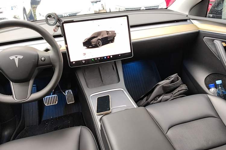 Used Tesla Model Y 2023 Long-Range All-Wheel-Drive Version Audio And AC Panel