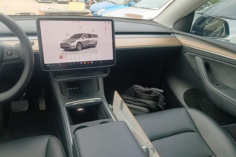 Used Tesla Model Y 2023 Long-Range All-Wheel-Drive Version Audio And AC Panel