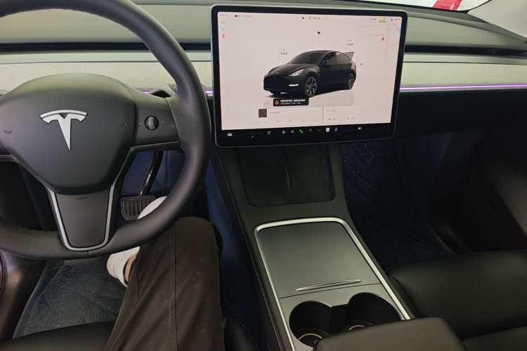Used Tesla Model Y 2023 Rear-Wheel-Drive Version Center Console