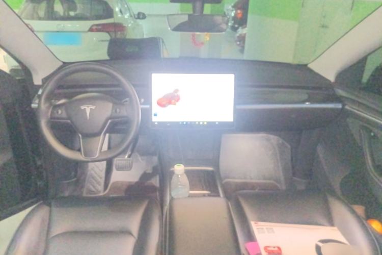 Used Tesla Model Y 2023 Long-Range All-Wheel-Drive Version Center Console