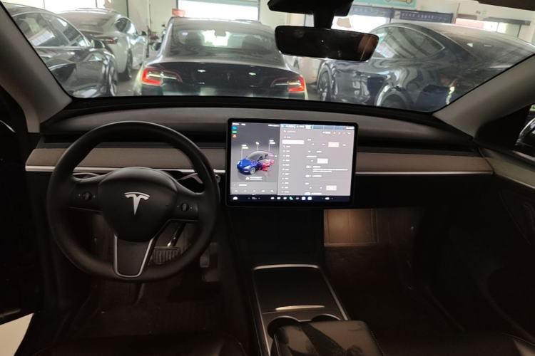 Used Tesla Model Y 2023 Rear-Wheel-Drive Version Center Console