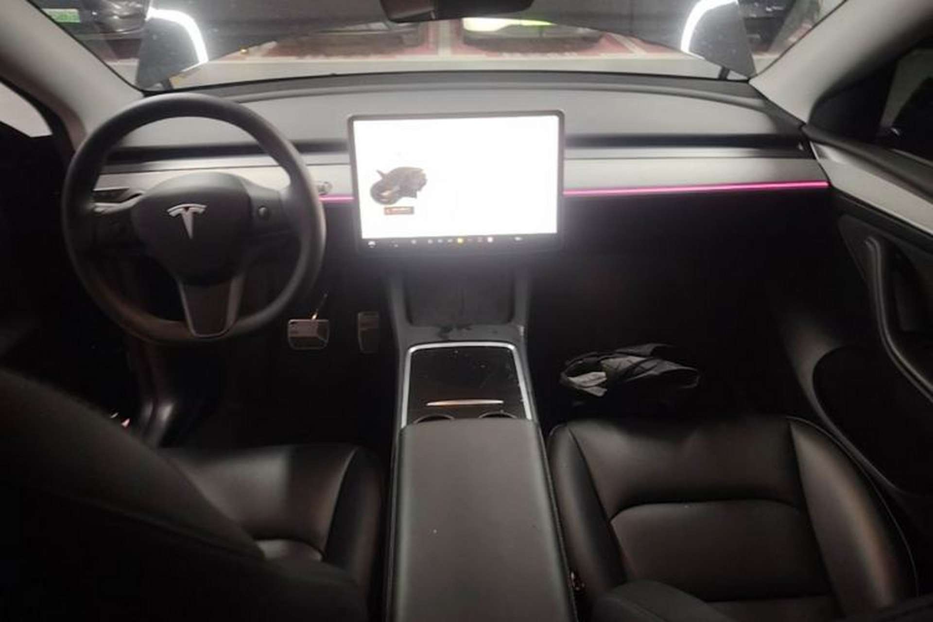 Used Tesla Model Y 2023 Long-Range All-Wheel-Drive Version Center Console