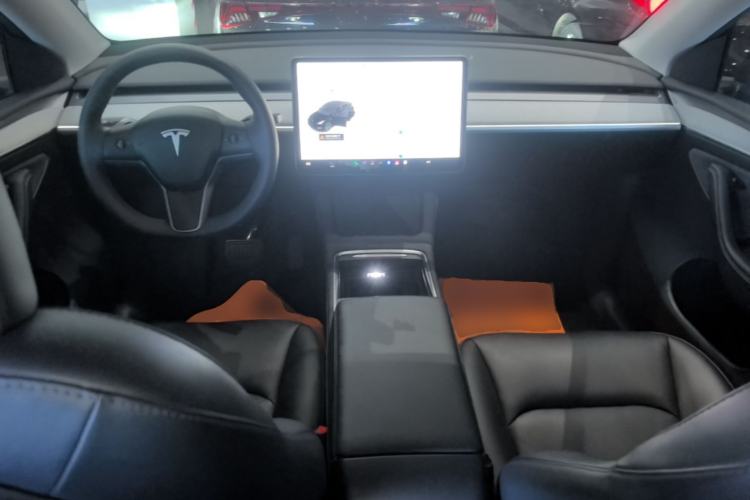 Used Tesla Model Y 2023 Long-Range All-Wheel-Drive Version Center Console