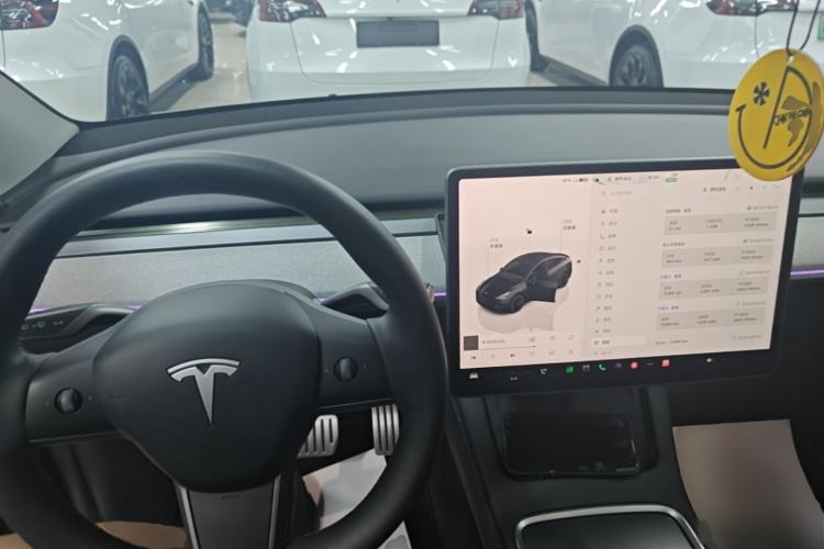 Used Tesla Model Y 2023 High-Performance All-Wheel-Drive Version Center Console