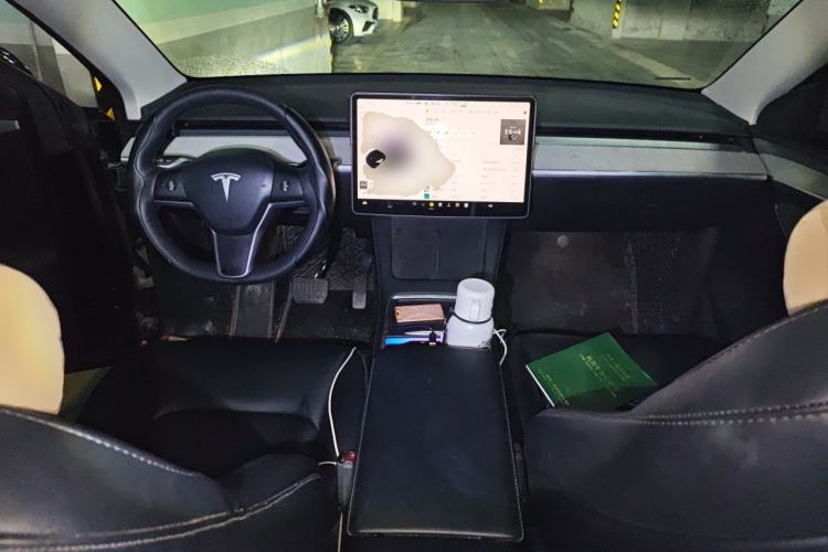 Used Tesla Model Y 2023 Rear-Wheel-Drive Version Center Console