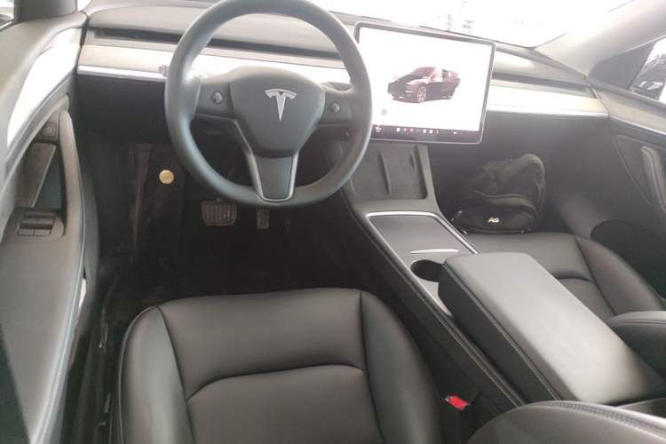 Used Tesla Model Y 2023 Rear-Wheel-Drive Version Center Console