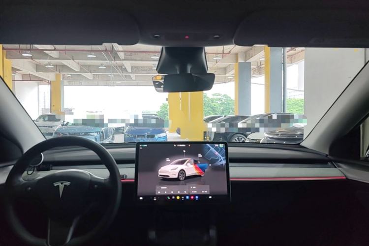 Used Tesla Model Y 2023 Long-Range All-Wheel-Drive Version Center Console