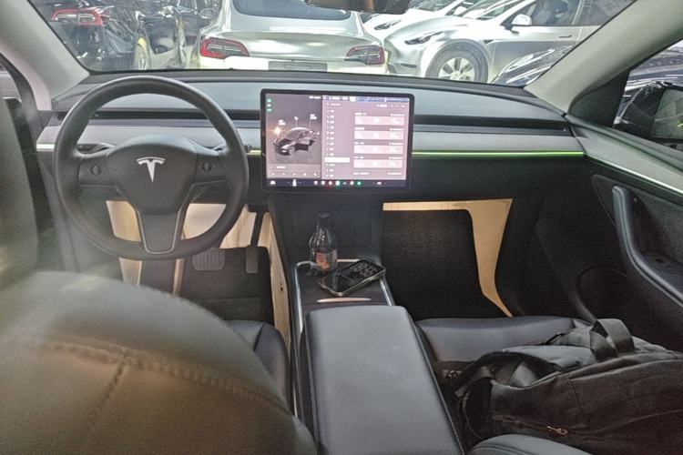 Used Tesla Model Y 2023 Rear-Wheel-Drive Version Center Console