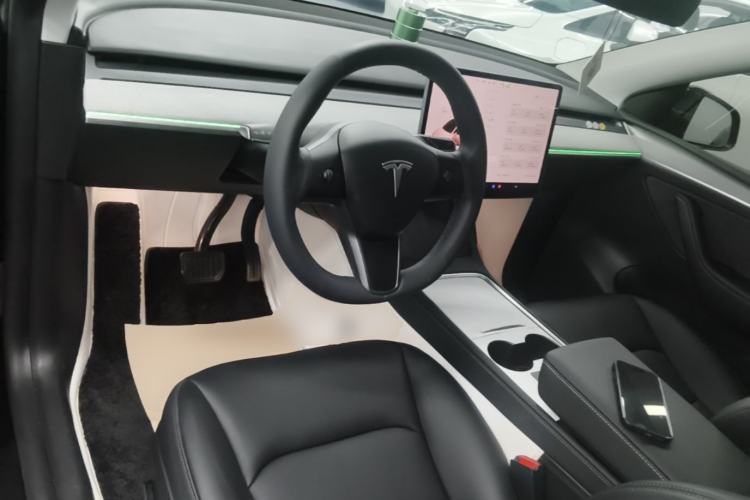 Used Tesla Model Y 2023 Rear-Wheel-Drive Version Center Console