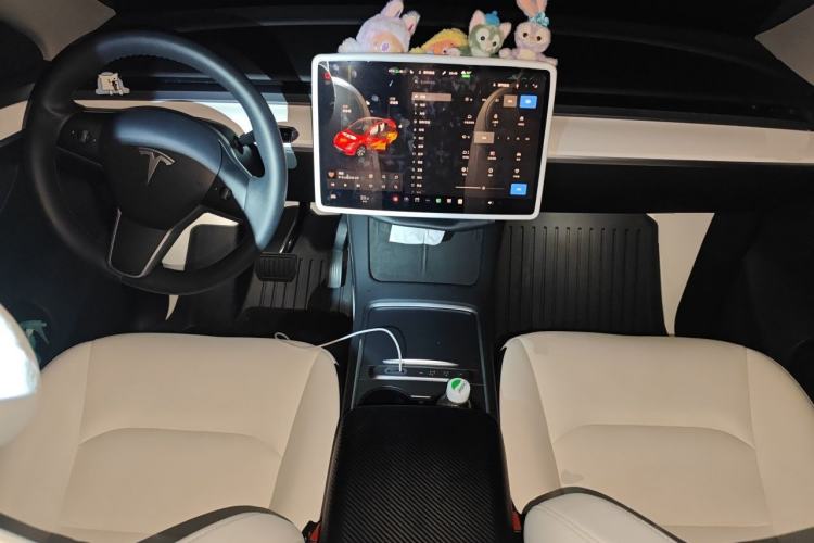 Used Tesla Model Y 2023 Long-Range All-Wheel-Drive Version Center Console
