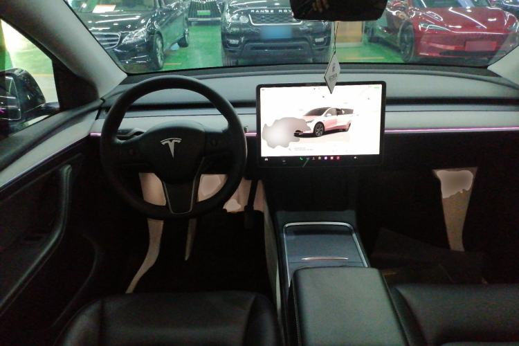 Used Tesla Model Y 2023 Long-Range All-Wheel-Drive Version Center Console