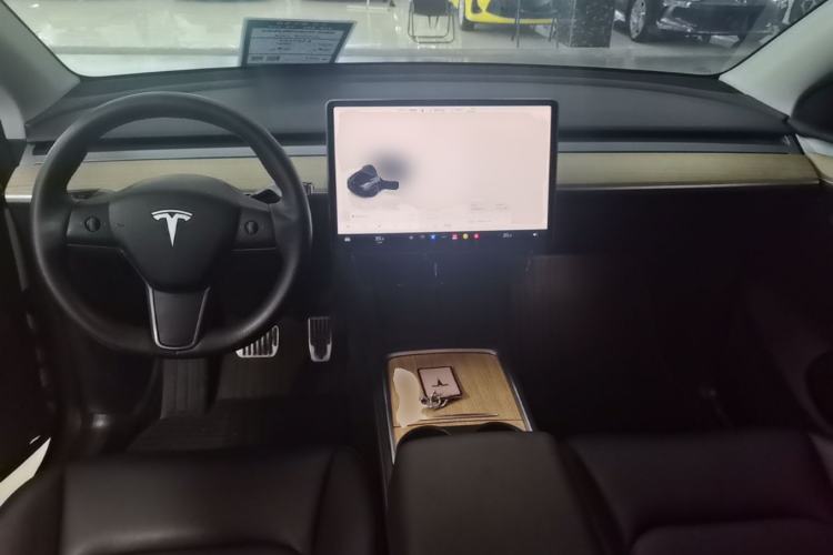 Used Tesla Model Y 2023 Long-Range All-Wheel-Drive Version Center Console