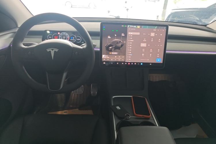 Used Tesla Model Y 2023 Rear-Wheel-Drive Version Center Console