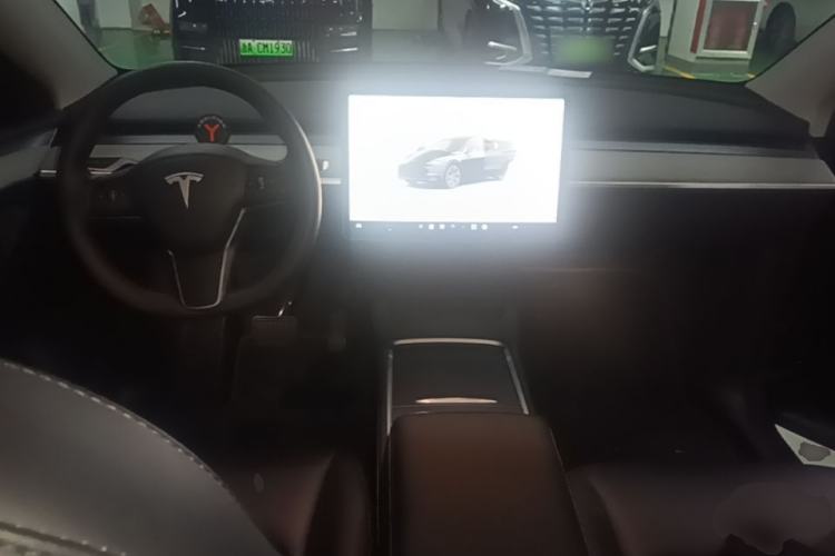 Used Tesla Model Y 2023 Rear-Wheel-Drive Version Center Console