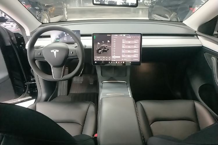 Used Tesla Model Y 2023 Rear-Wheel-Drive Version Center Console