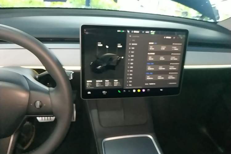 Used Tesla Model Y 2023 High-Performance All-Wheel-Drive Version Center Console