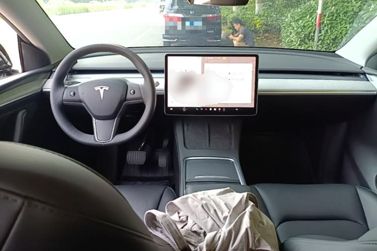 Used Tesla Model Y 2023 Rear-Wheel-Drive Version Center Console
