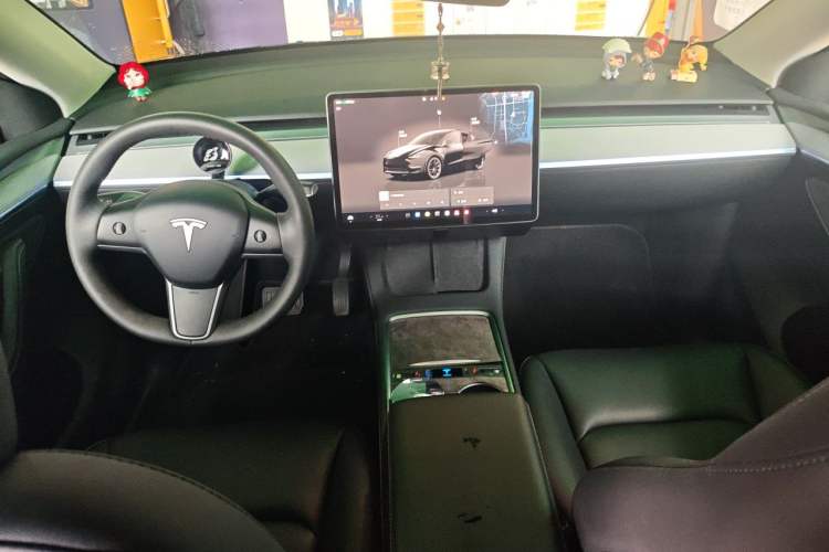 Used Tesla Model Y 2023 Long-Range All-Wheel-Drive Version Center Console