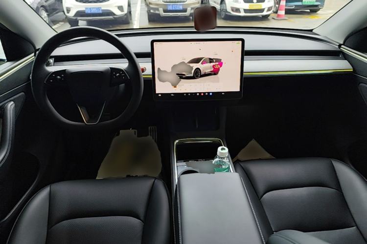 Used Tesla Model Y 2023 Long-Range All-Wheel-Drive Version Center Console