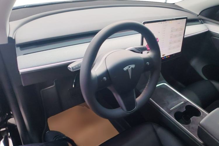 Used Tesla Model Y 2023 Rear-Wheel-Drive Version Center Console