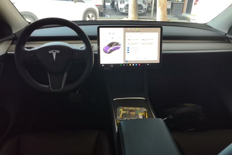Used Tesla Model Y 2023 Rear-Wheel-Drive Version Center Console