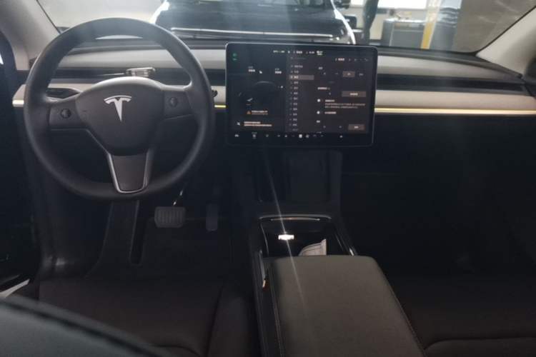 Used Tesla Model Y 2023 Rear-Wheel-Drive Version Center Console