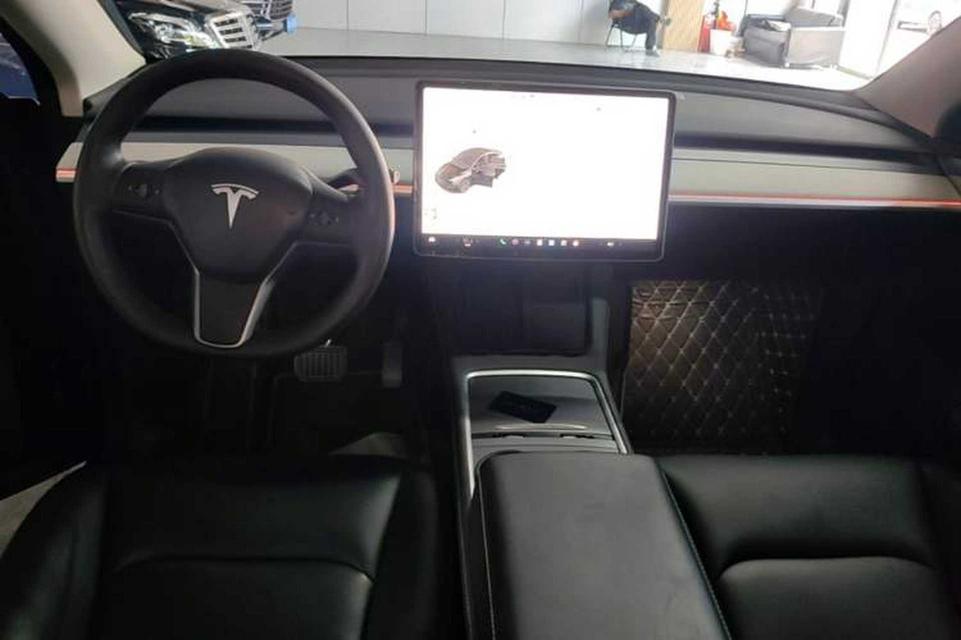 Used Tesla Model Y 2023 Rear-Wheel-Drive Version Center Console