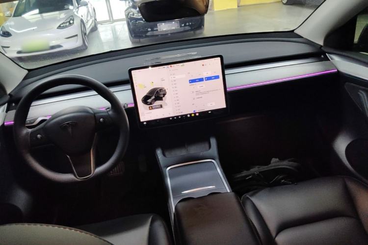 Used Tesla Model Y 2023 Long-Range All-Wheel-Drive Version Center Console