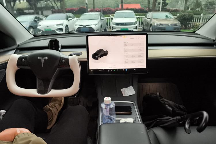 Used Tesla Model Y 2023 Rear-Wheel-Drive Version Center Console