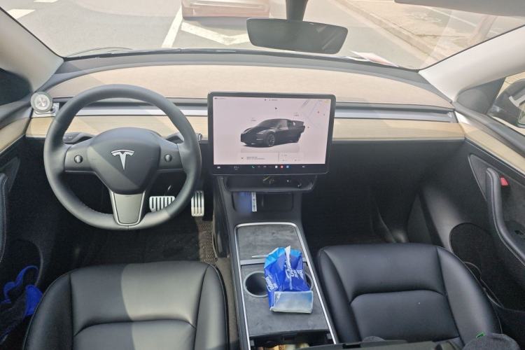Used Tesla Model Y 2023 Rear-Wheel-Drive Version Center Console
