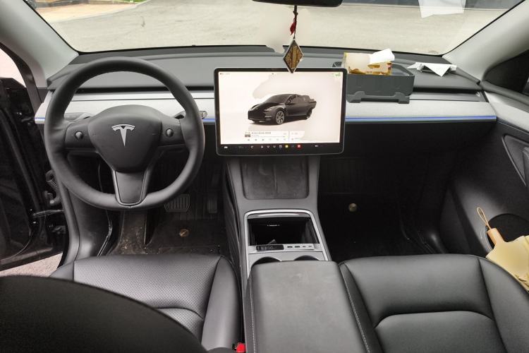 Used Tesla Model Y 2023 Rear-Wheel-Drive Version Center Console