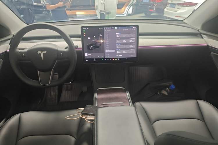 Used Tesla Model Y 2023 Rear-Wheel-Drive Version Center Console