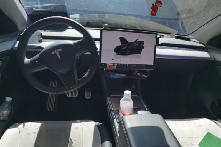 Used Tesla Model Y 2023 Rear-Wheel-Drive Version Center Console