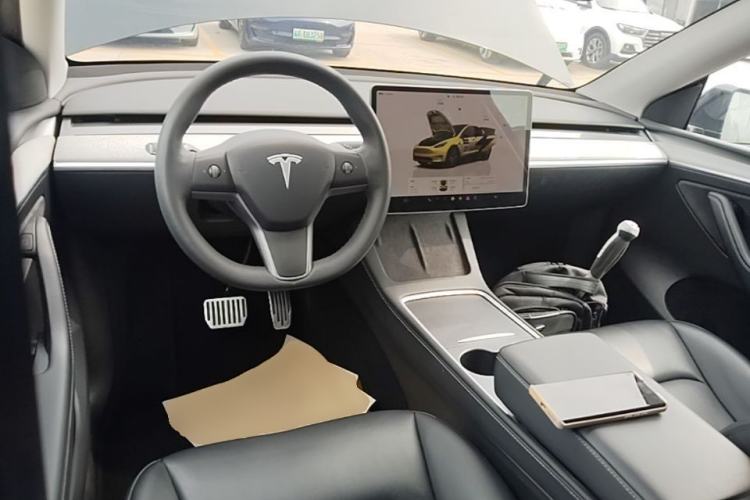 Used Tesla Model Y 2023 Rear-Wheel-Drive Version Center Console