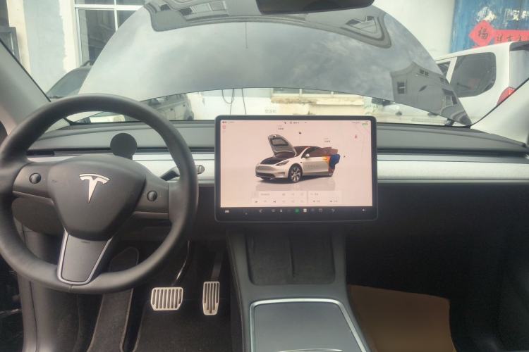 Used Tesla Model Y 2023 Long-Range All-Wheel-Drive Version Center Console