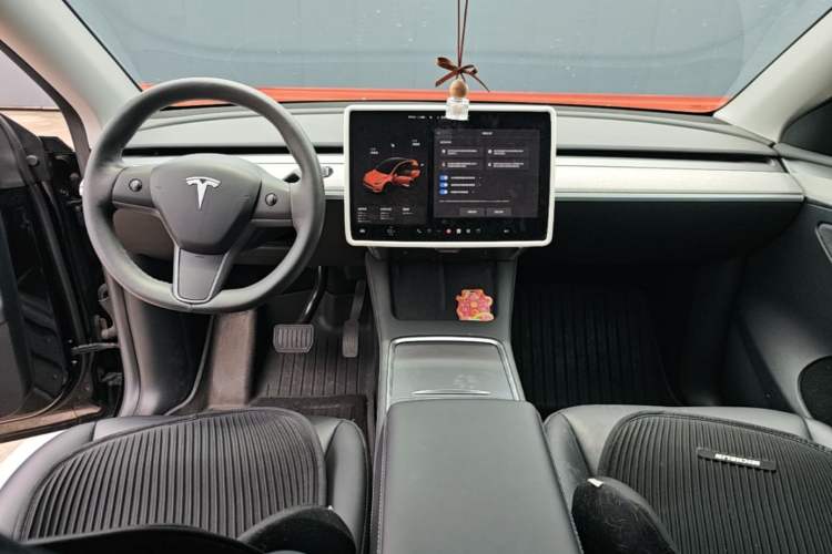 Used Tesla Model Y 2023 Rear-Wheel-Drive Version Center Console