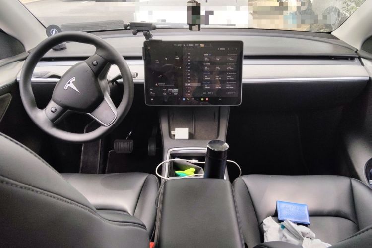 Used Tesla Model Y 2023 Rear-Wheel-Drive Version Center Console