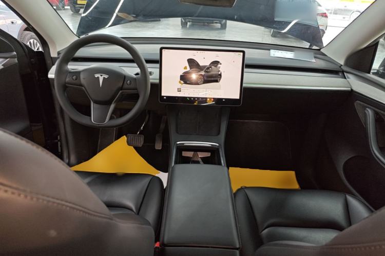 Used Tesla Model Y 2023 Rear-Wheel-Drive Version Center Console