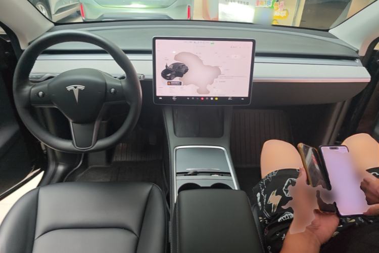 Used Tesla Model Y 2023 Rear-Wheel-Drive Version Center Console