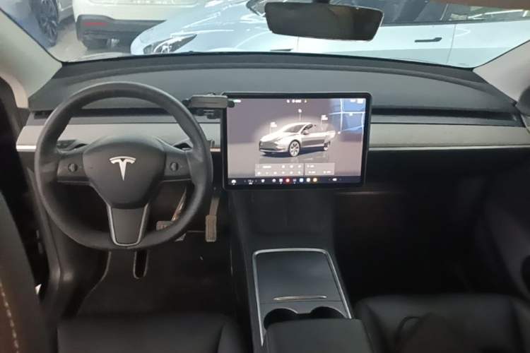 Used Tesla Model Y 2023 Rear-Wheel-Drive Version Center Console