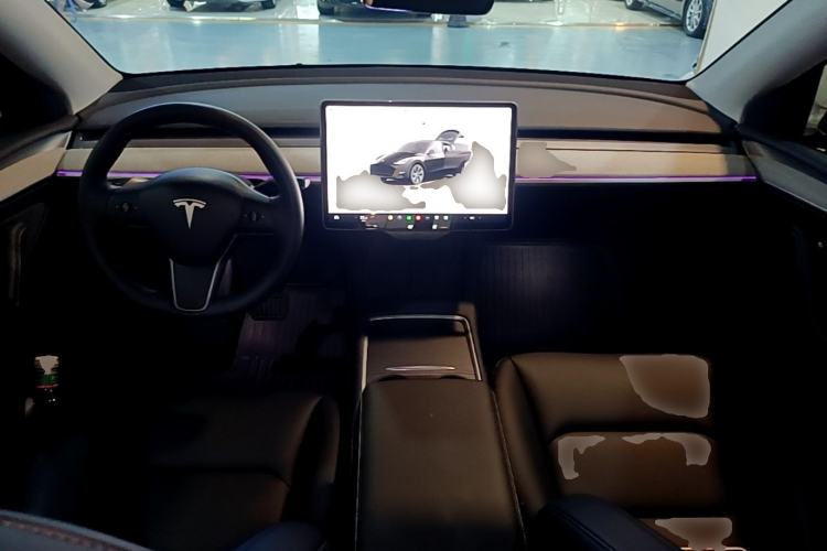 Used Tesla Model Y 2023 Long-Range All-Wheel-Drive Version Center Console