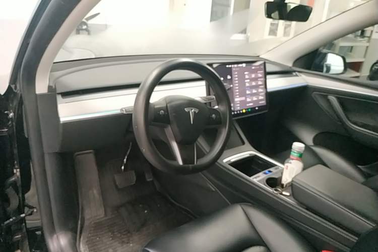 Used Tesla Model Y 2023 Rear-Wheel-Drive Version Center Console